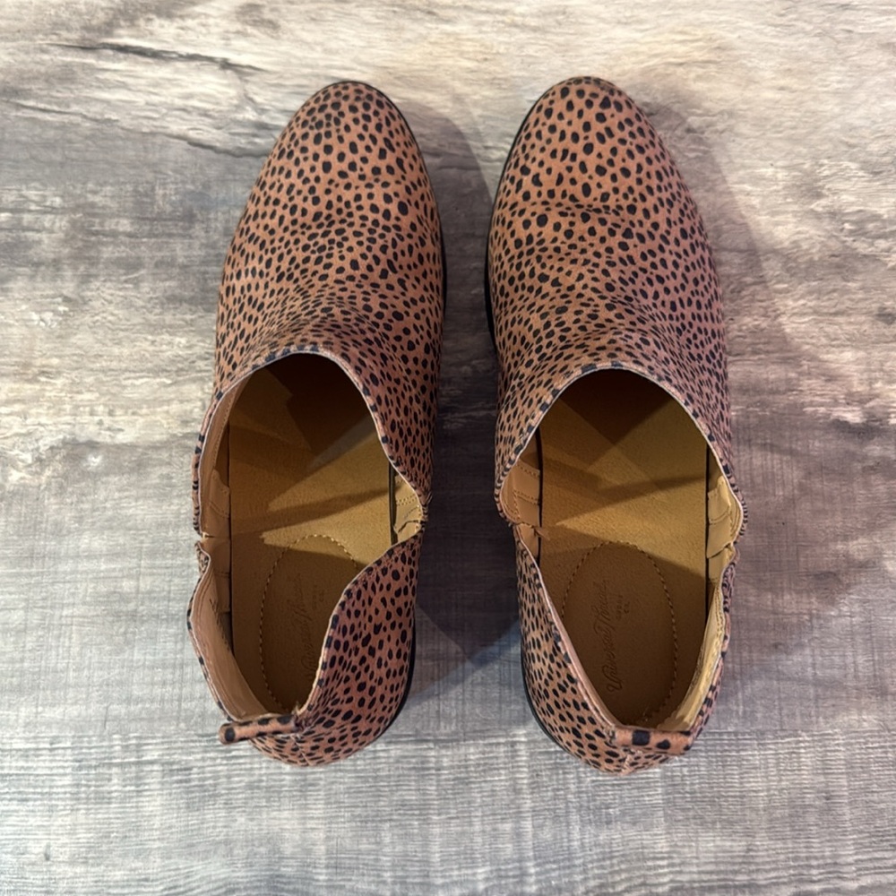 Universal Thread Tan and Black Ankle Booties - Picture 2 of 5